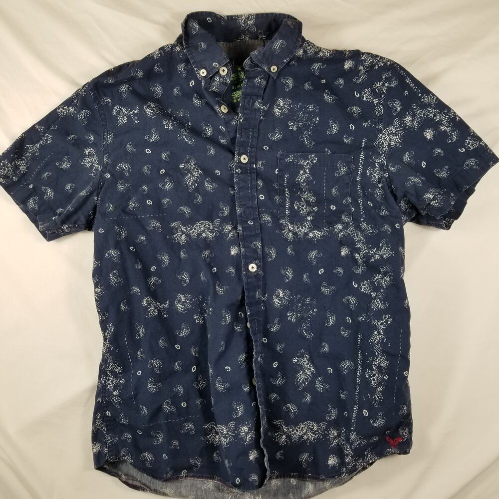 American Eagle Outfitters Short Sleeve Button Down Shirt Mens Med. Paisley Blue